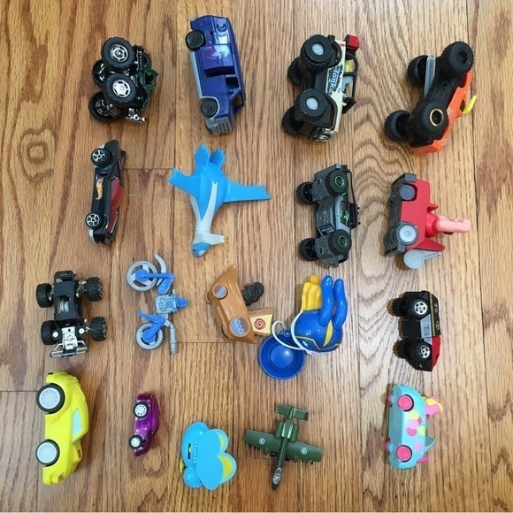 Lots of 18 toy small Cars Vehicles - Picture 10 of 13